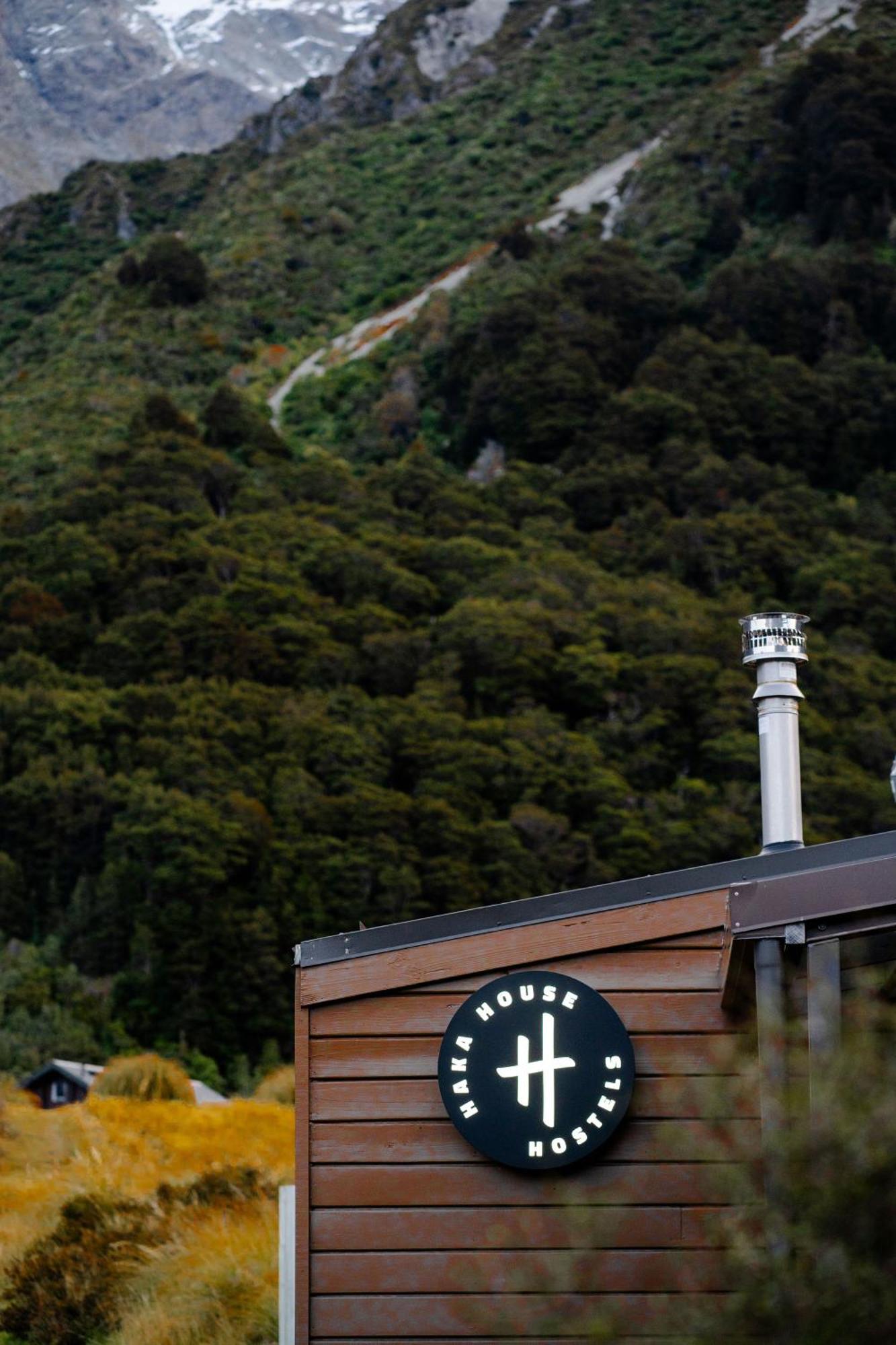 Haka House Aoraki Mt Cook Hostel Aoraki / Mount Cook Buitenkant foto